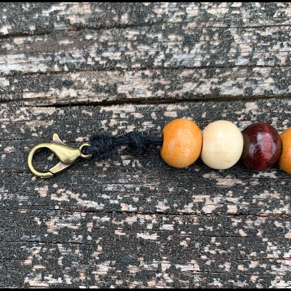 Handmade wood beaded bracelet. - Picture 5 of 6